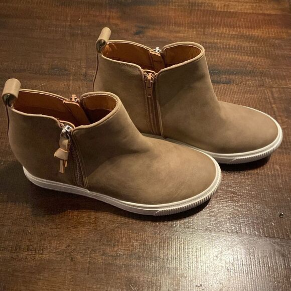 Women’s Report Kismet Tan Chelsea Boots size 7 - Picture 2 of 10